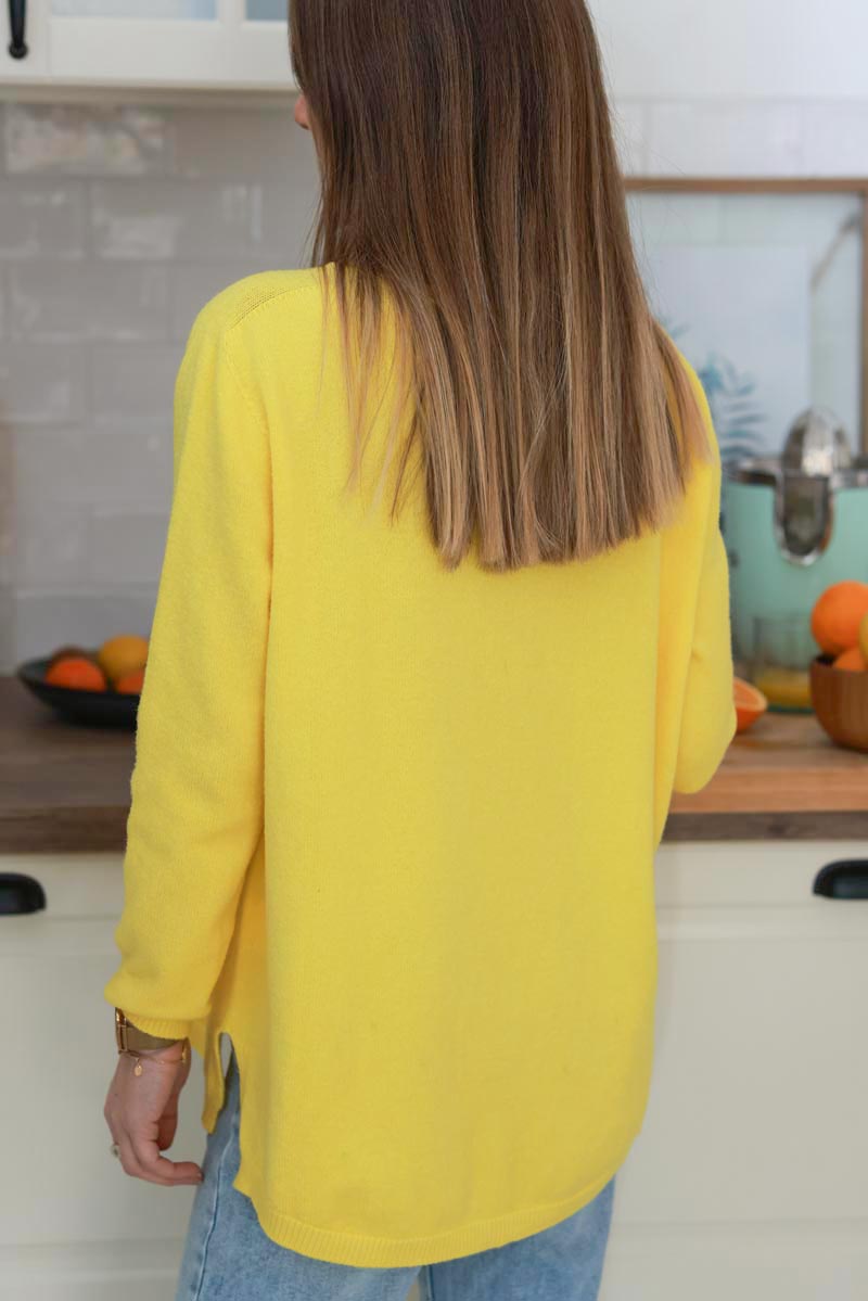 Pull basique tout doux jaune col V