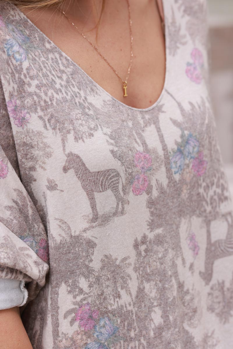 Pull tout doux col v imprimé toile de jouy jungle taupe