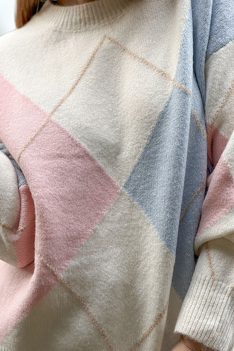 Pull tout doux et moelleux écru motif losanges jacquard tons pastels rose et bleu