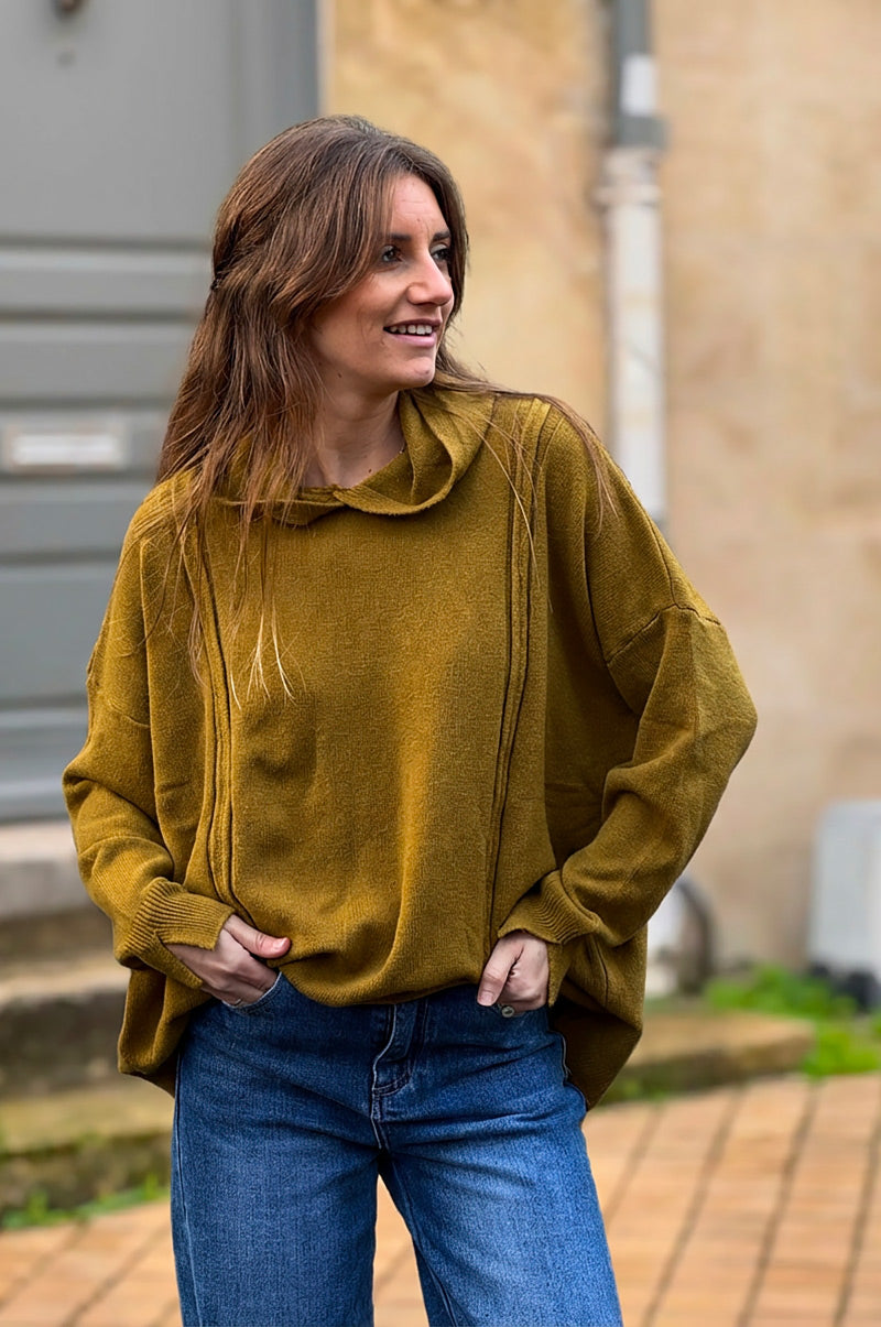 Pull tout doux moutarde à capuche détails reliefs