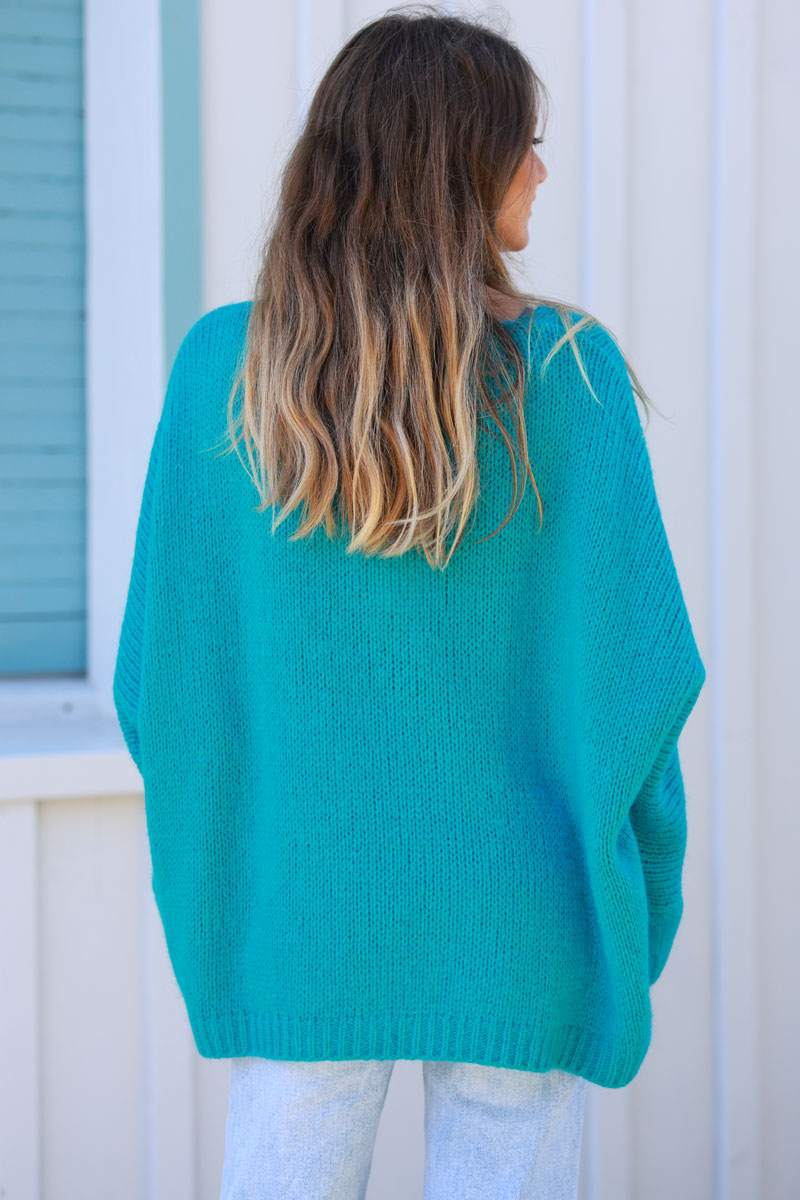 Pull turquoise en maille col v manches chauve souris