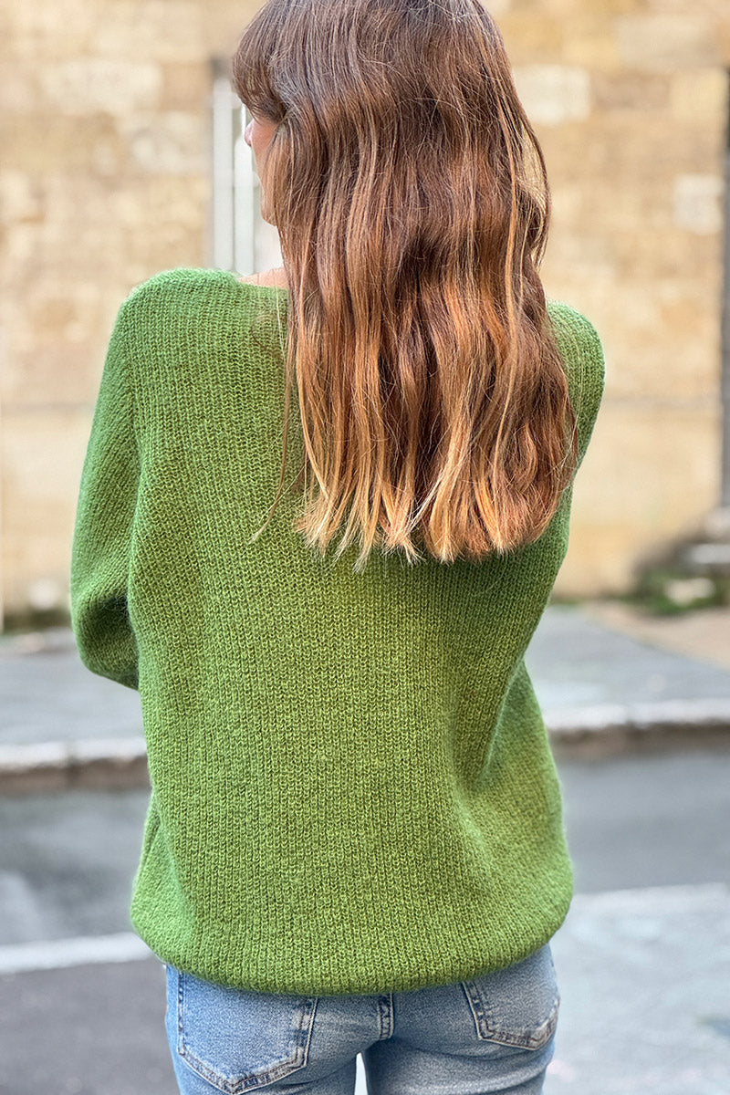 Pull vert coupe ajustée en petite maille col V