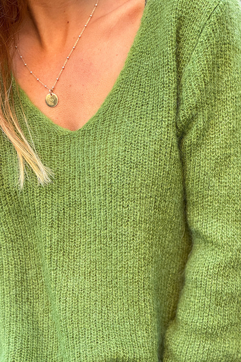 Pull vert coupe ajustée en petite maille col V