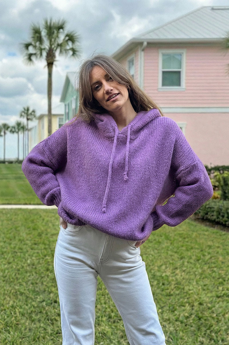 Pull violet pastel en maille mohair à capuche avec cordons