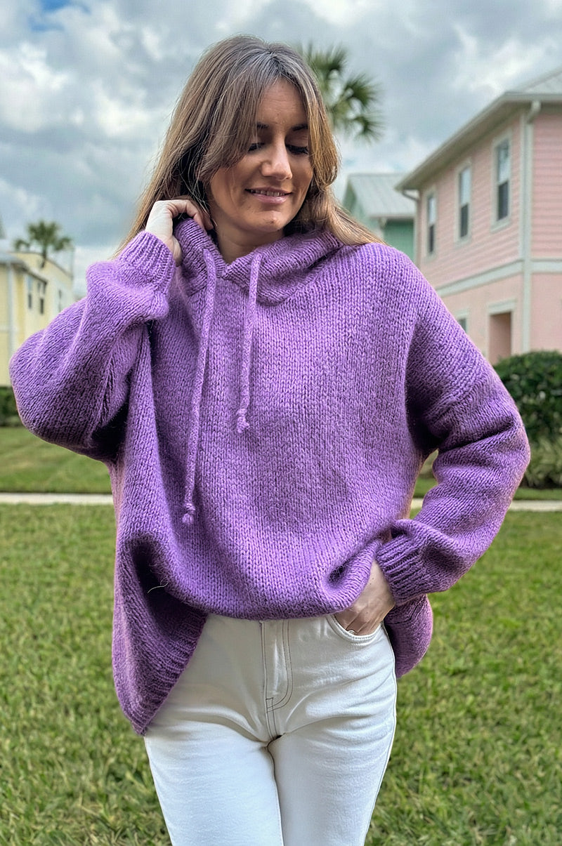 Pull violet pastel en maille mohair à capuche avec cordons