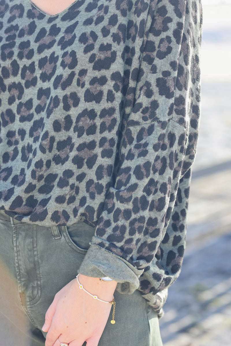 Pull jersey souple et stretch kaki imprimé léopard