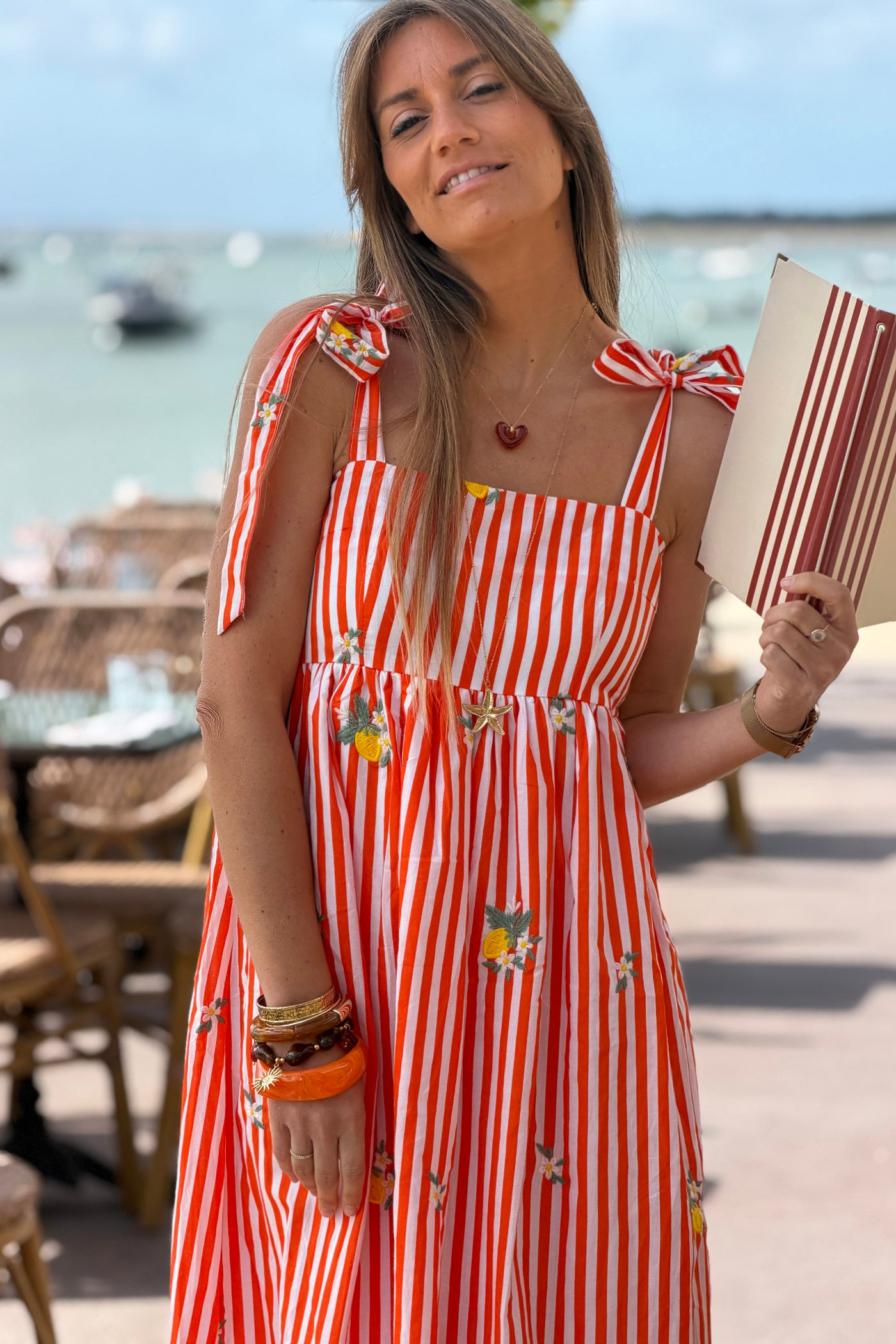 Robe à bretelles à nouer en coton rayures orange broderie fleurs et citrons