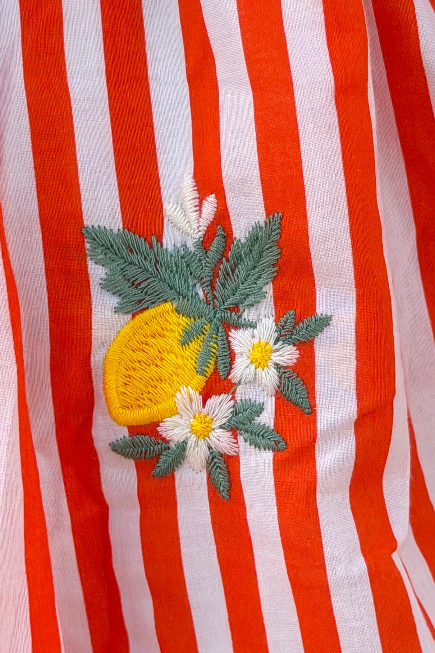Robe à bretelles à nouer en coton rayures orange broderie fleurs et citrons