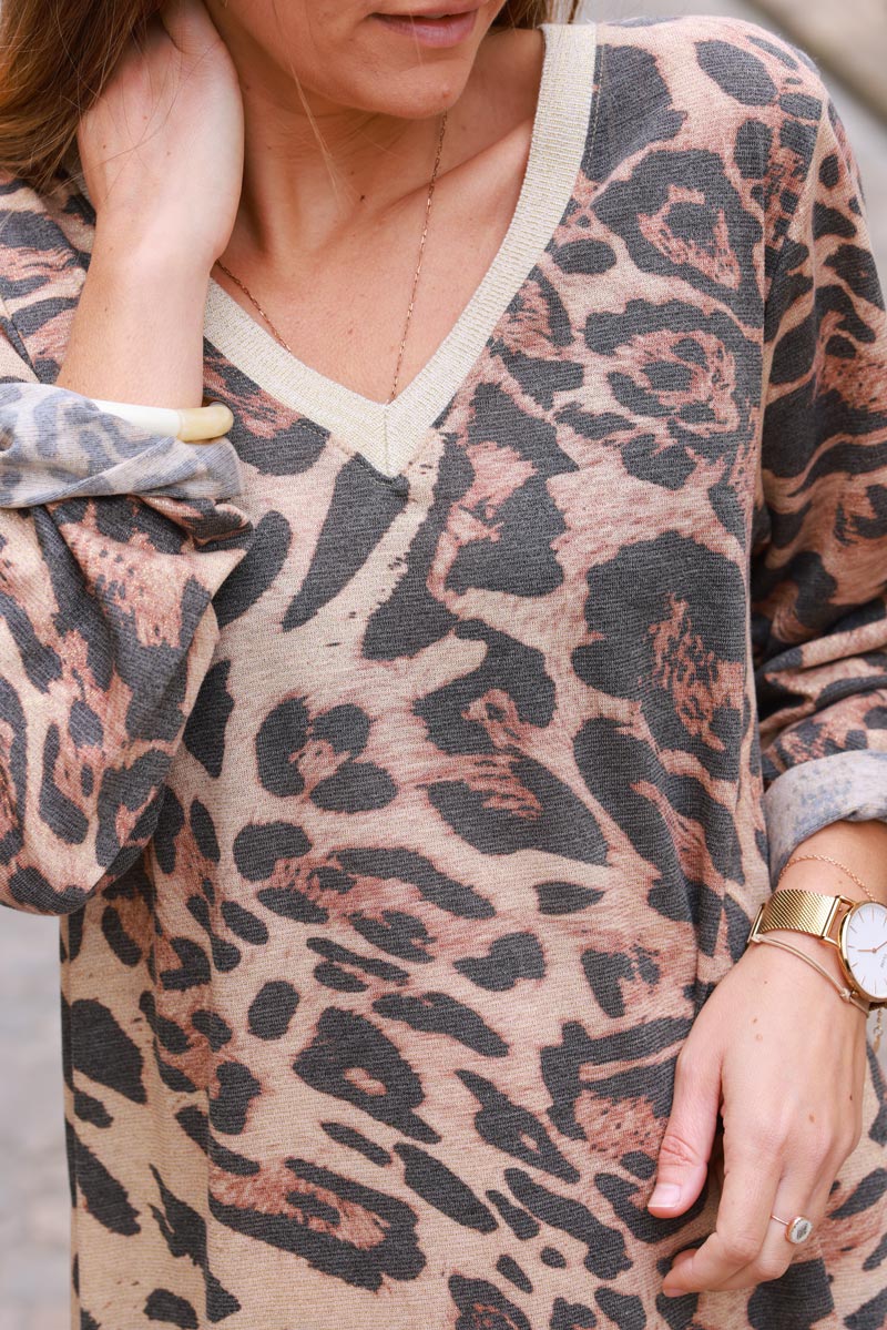 Vestido brillante con cuello en V y estampado de leopardo camel de manga larga