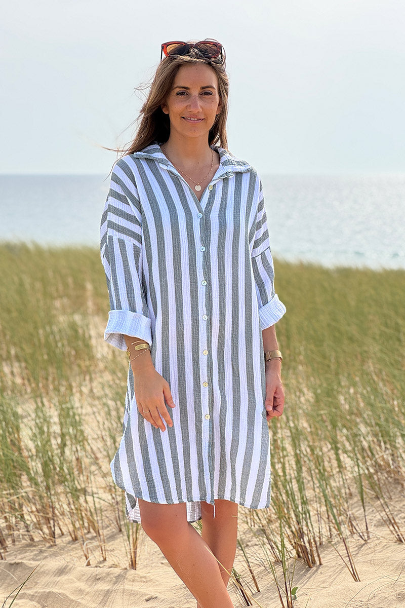 Vestido camisero de gasa de algodón blanco con rayas caqui
