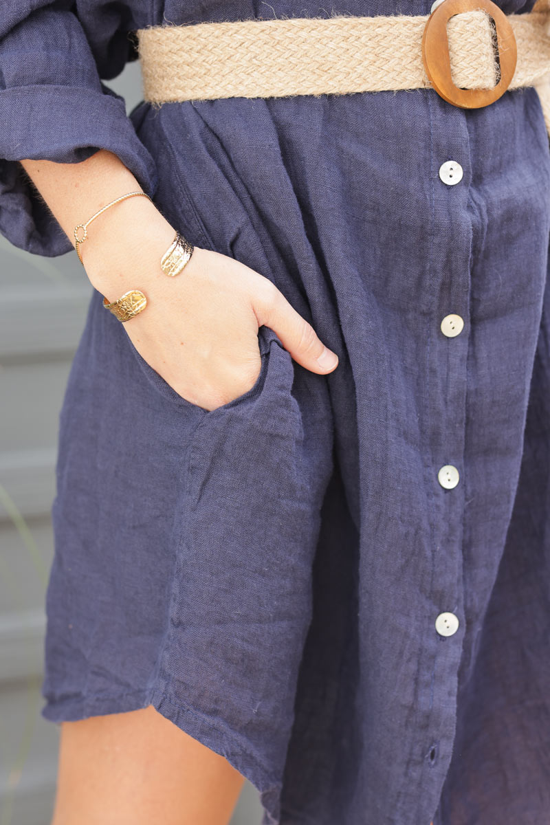 Vestido camisero de lino azul marino con bolsillos laterales y botones nacarados