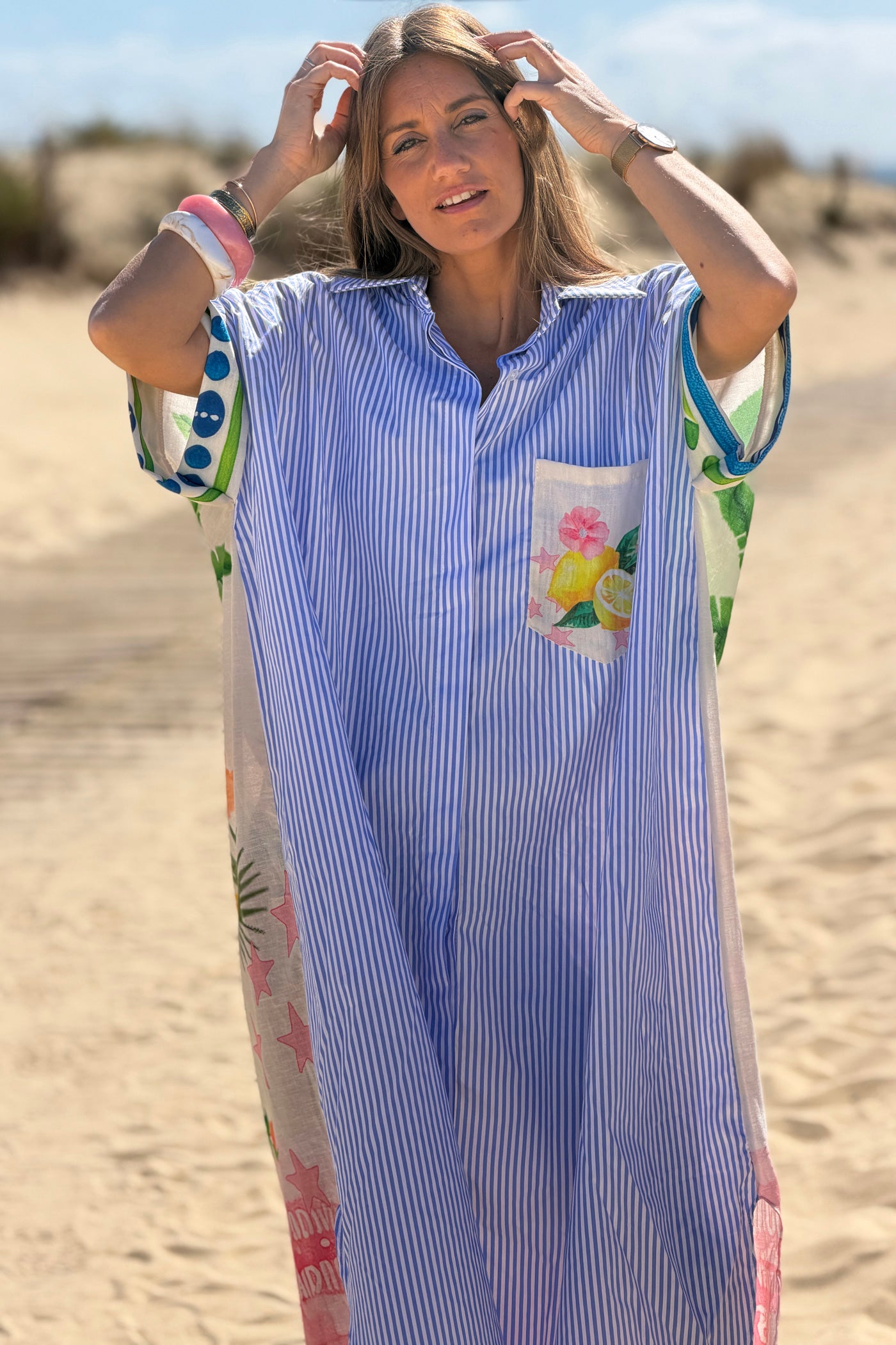 Robe chemise longue et large à rayures bleues Superstar soleil fleurs et citron