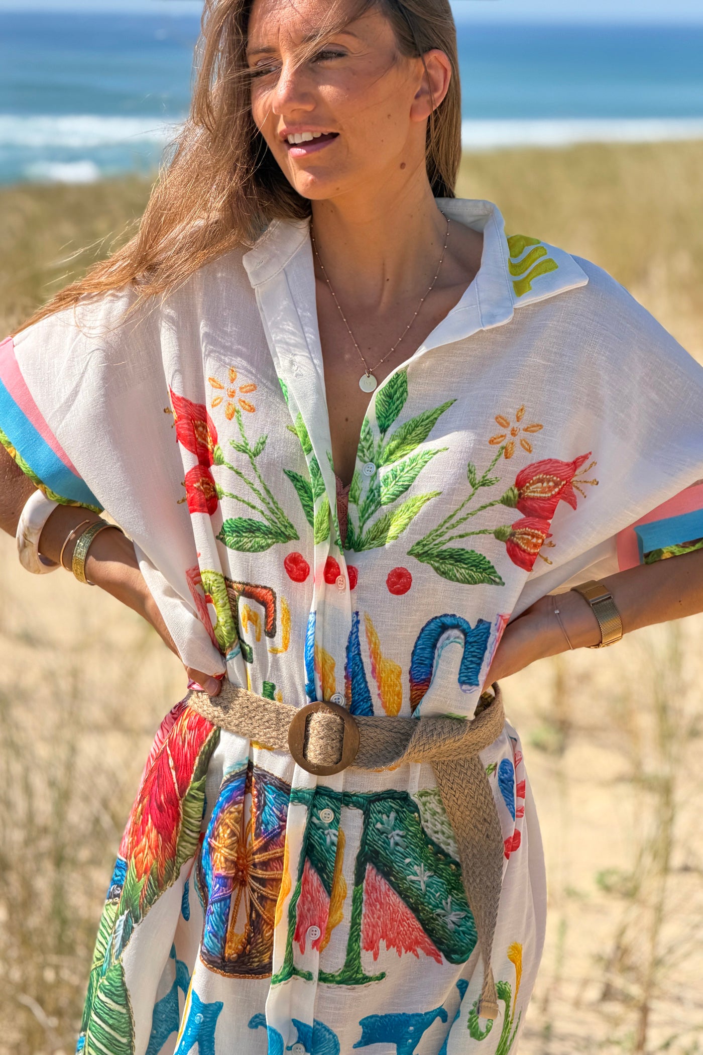 Robe chemise longue et large en coton imprimé coloré Peace on earth et fleurs brasil