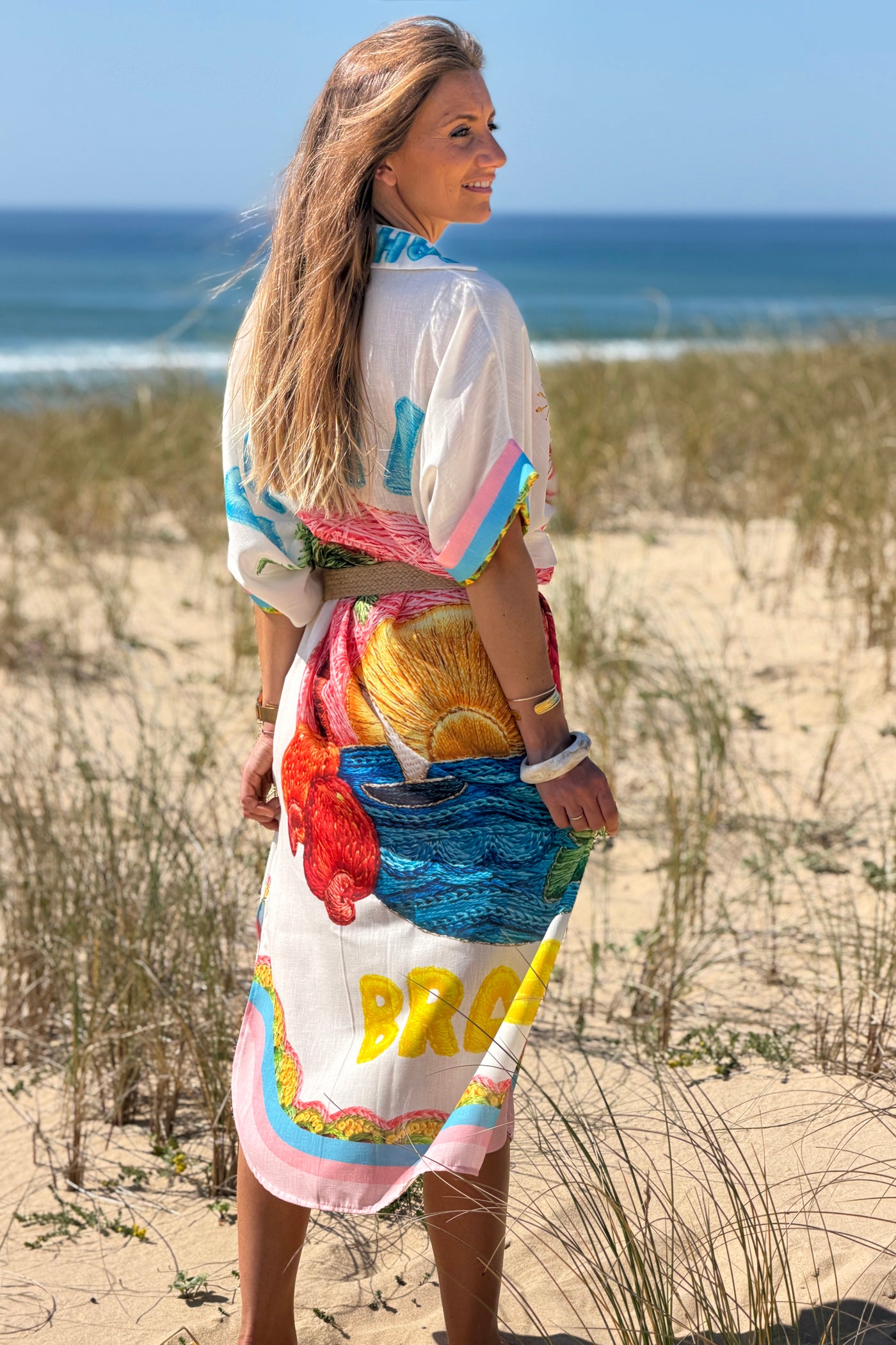 Robe chemise longue et large en coton imprimé coloré Peace on earth et fleurs brasil