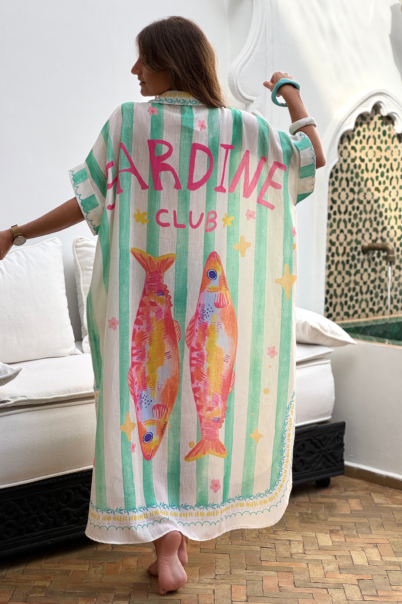 Robe chemise longue et large en coton imprimé sardines et rayures vert d'eau