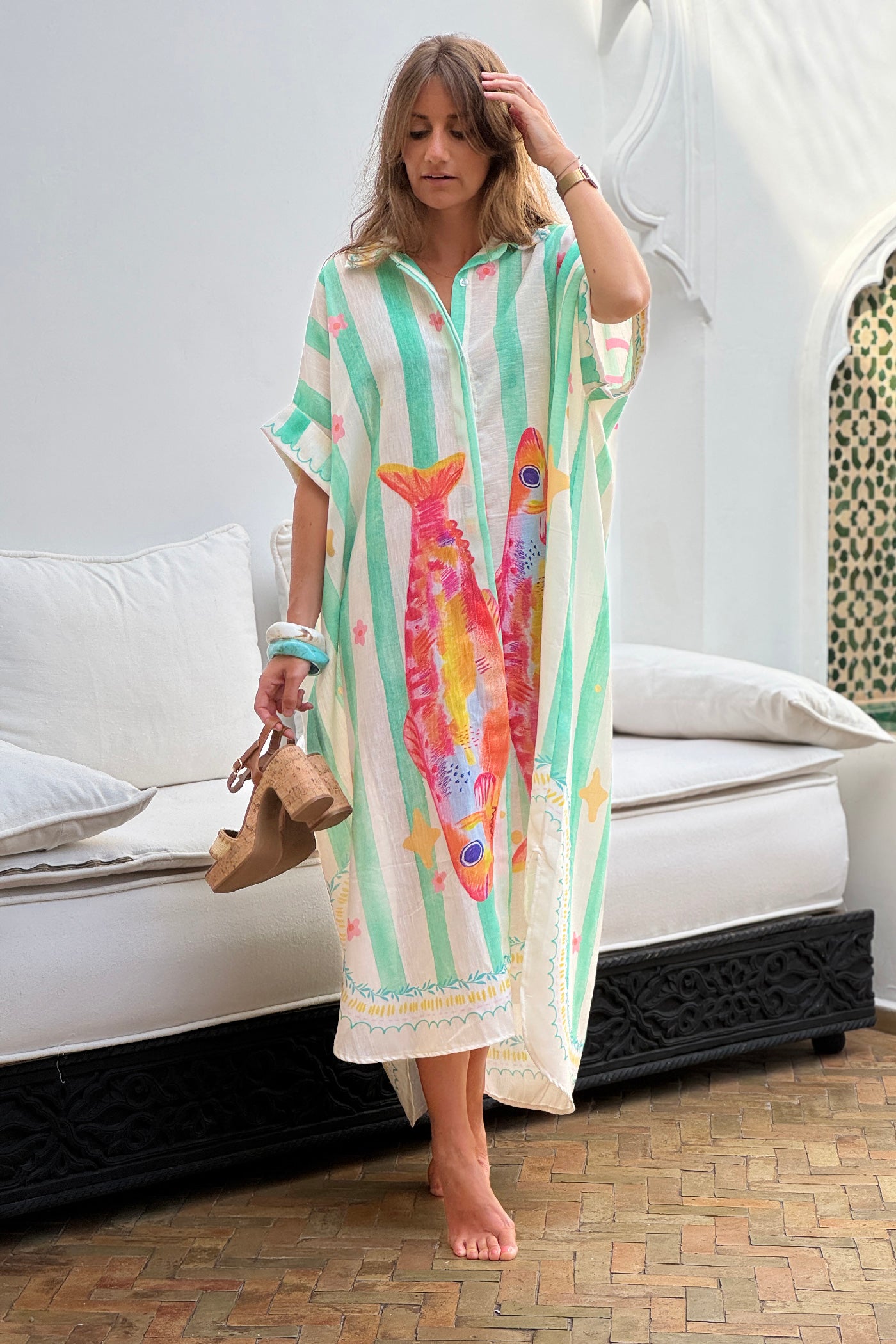 Robe chemise longue et large en coton imprimé sardines et rayures vert d'eau