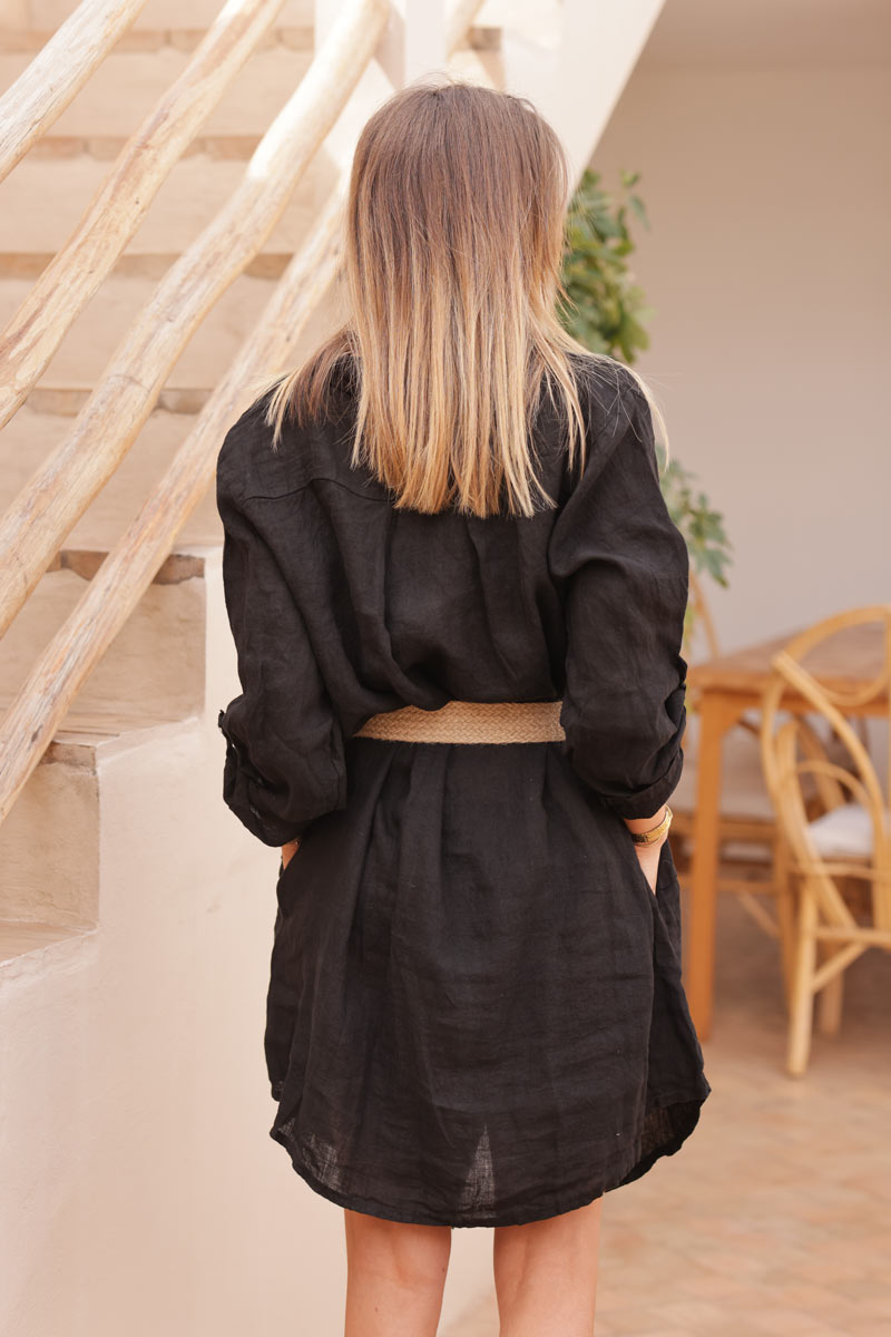 Robe chemise noire en lin avec poches sur les cotés boutons nacrés