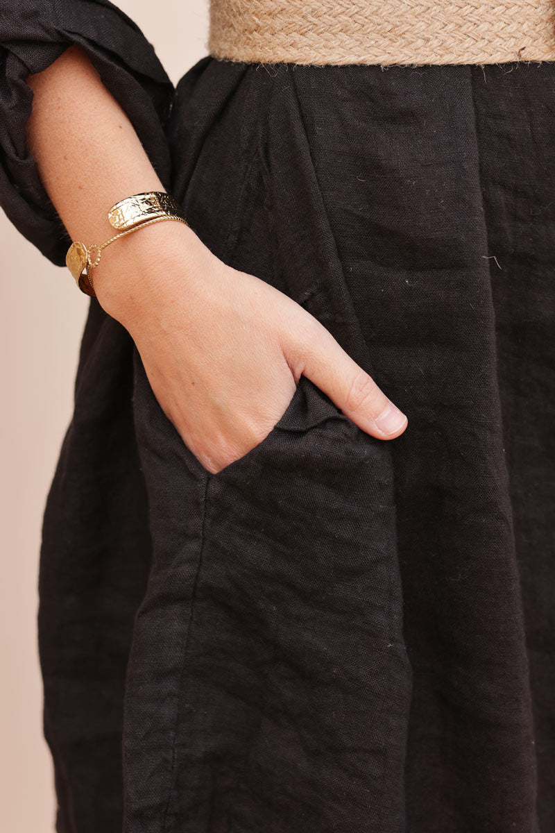 Vestido camisero negro de lino con bolsillos laterales y botones nacarados