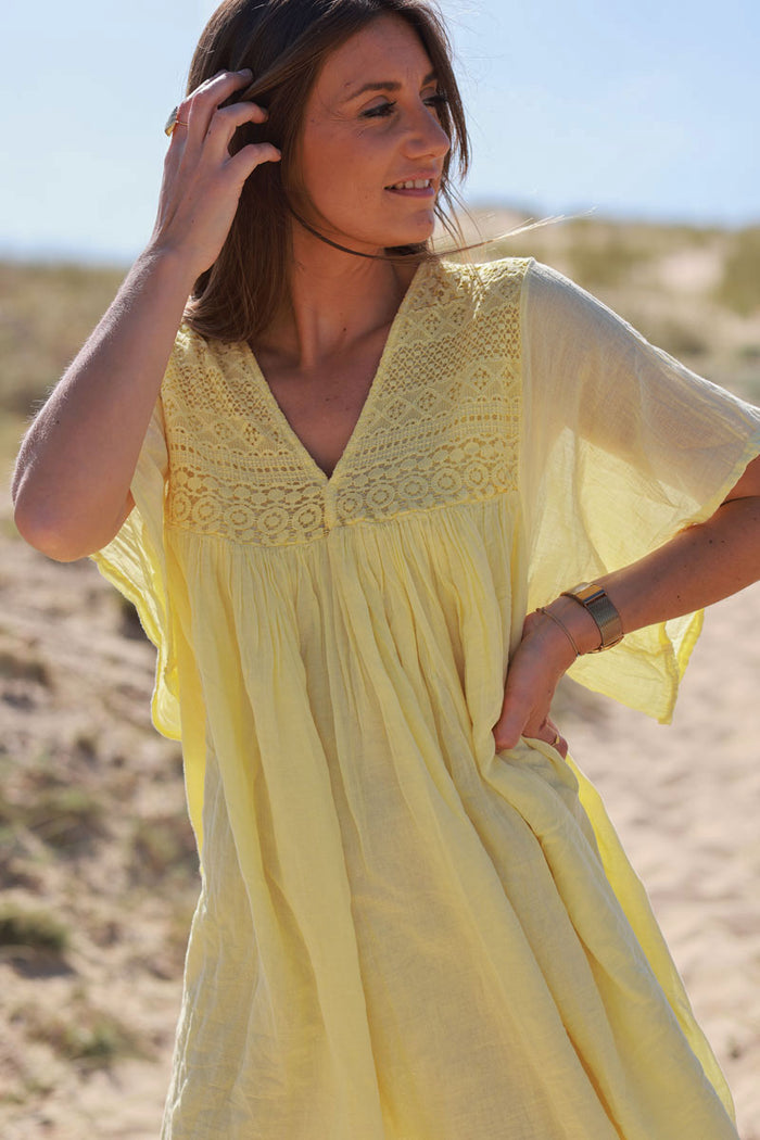 Robe Jaune Pâle Légère Voile de Coton Haut Dentelle - Horizons Lointains