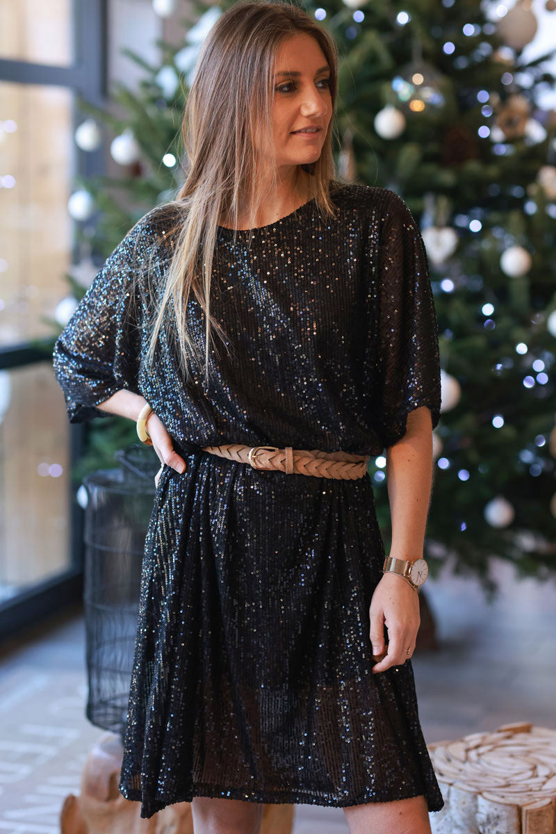 Robe de fêtes noire fluide droite et doublée avec sequins