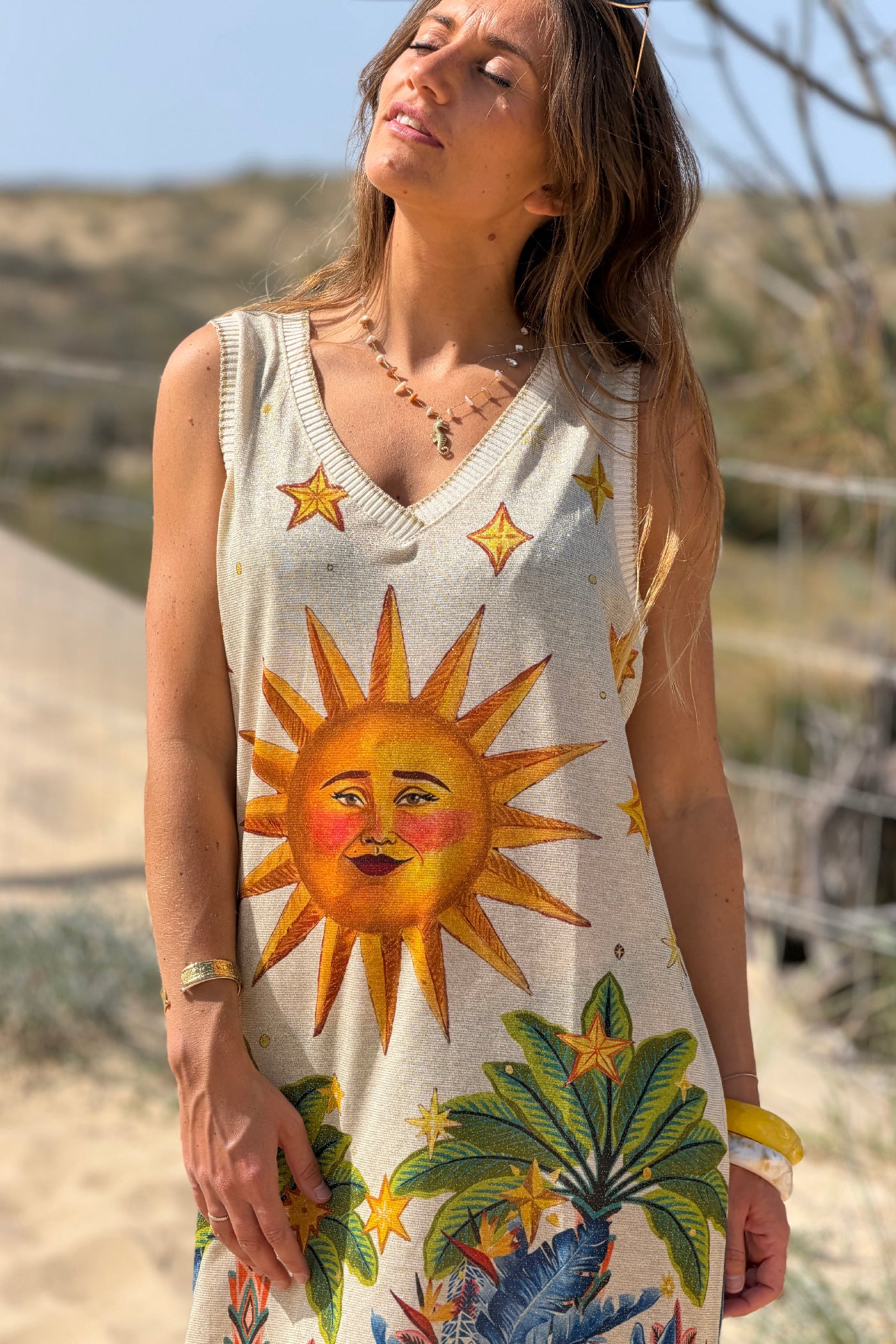 Robe débardeur brillante lurex beige imprimé soleil étoiles et village