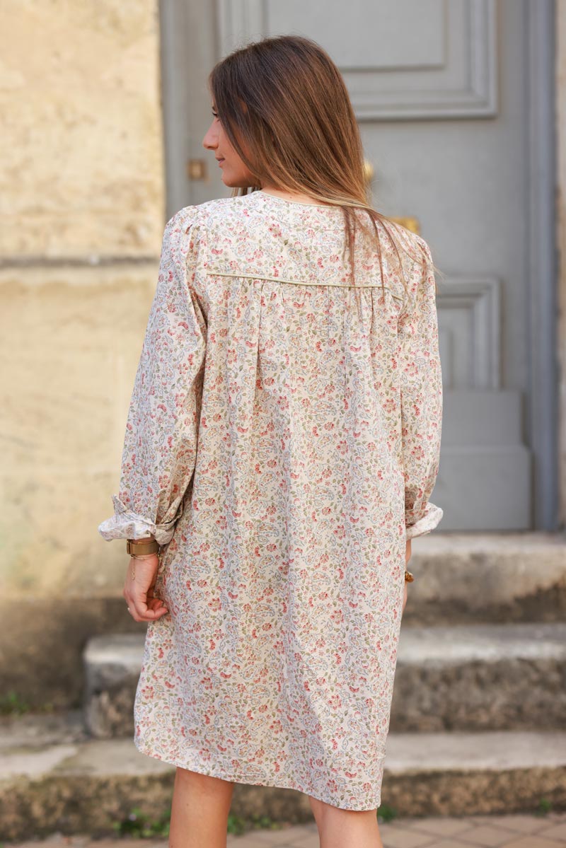 Robe écrue en coton imprimé liberty cachemire pastel col boutons