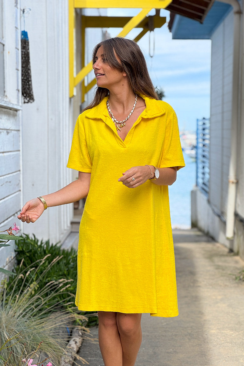 Robe en éponge souple jaune col polo