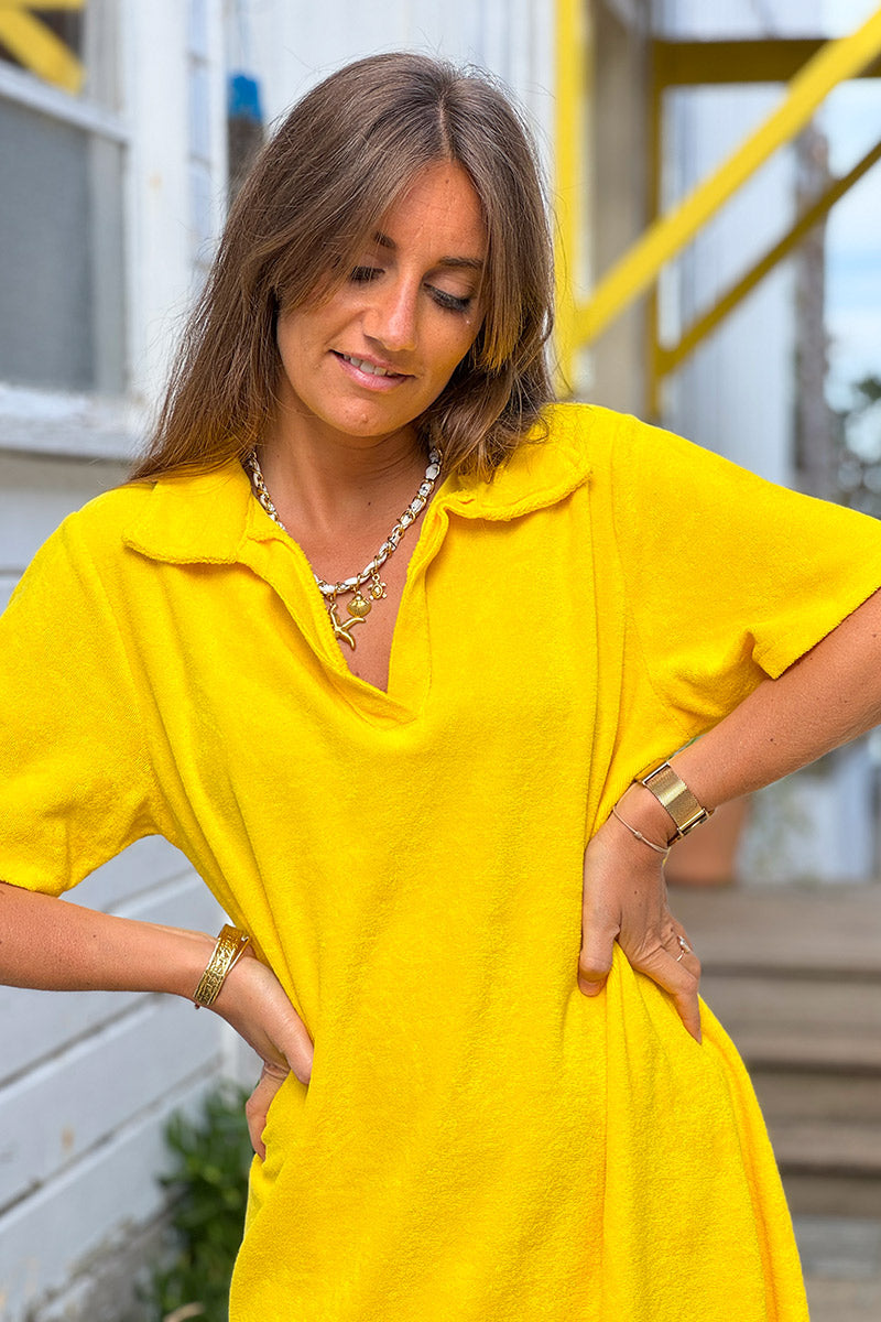 Robe en éponge souple jaune col polo