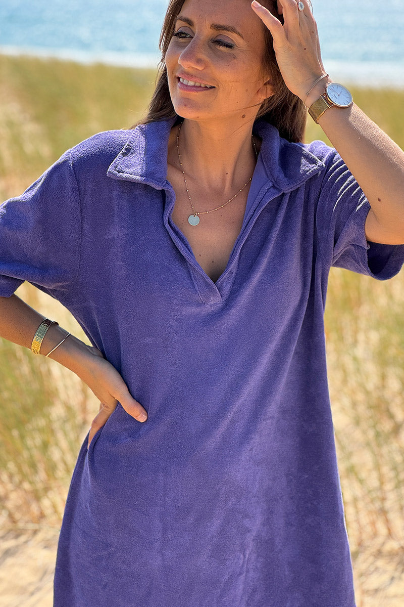 Robe en éponge souple violette col polo