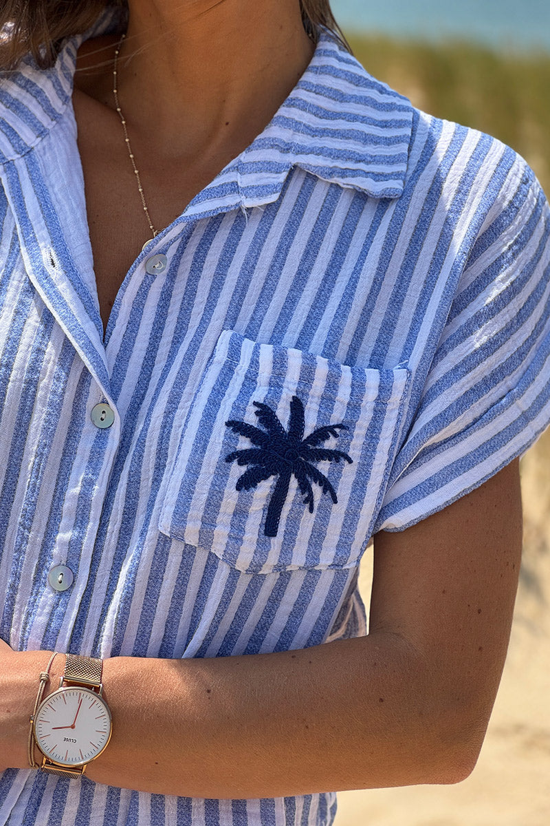 Robe en gaze de coton a rayures bleues broderie palmier éponge