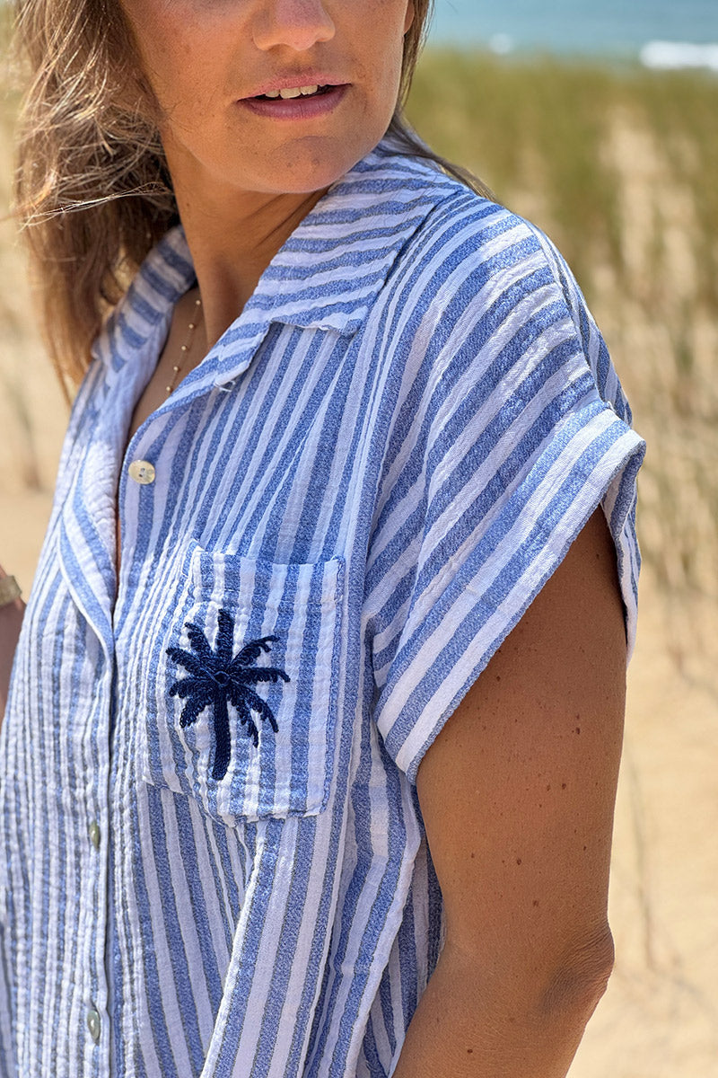Robe en gaze de coton a rayures bleues broderie palmier éponge