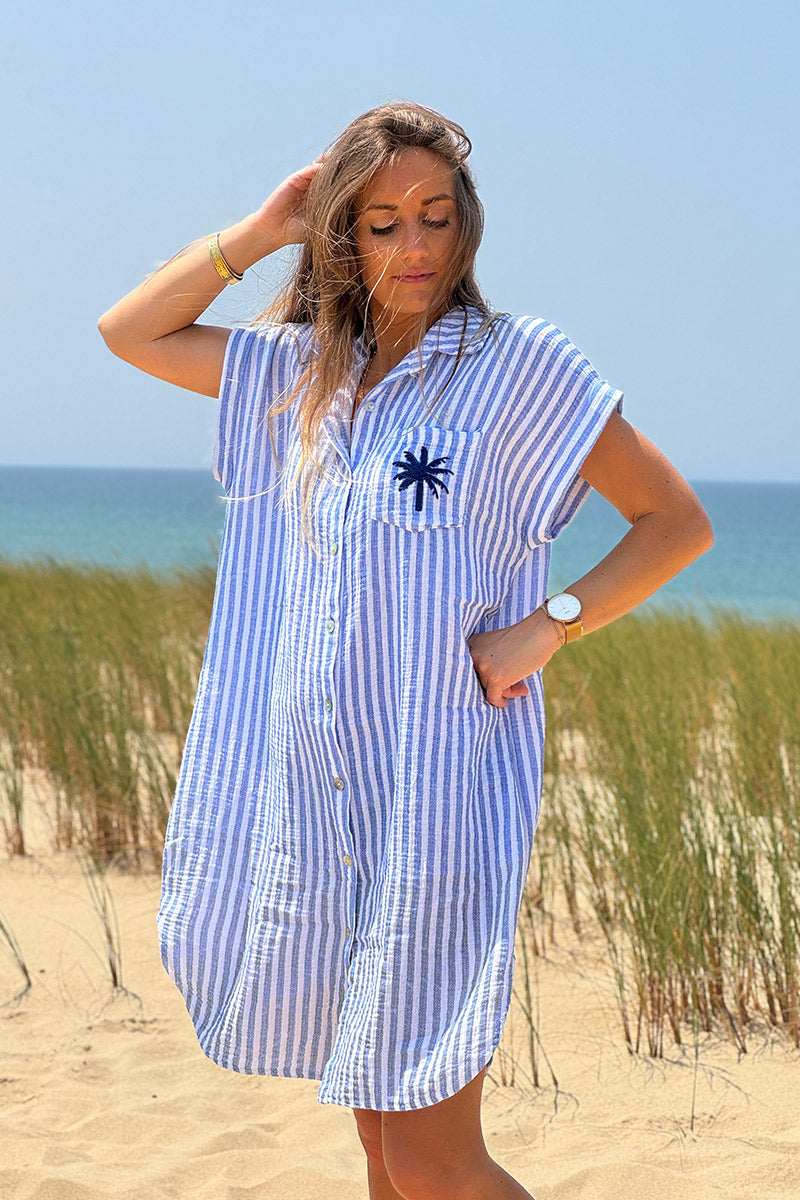 Robe en gaze de coton a rayures bleues broderie palmier éponge