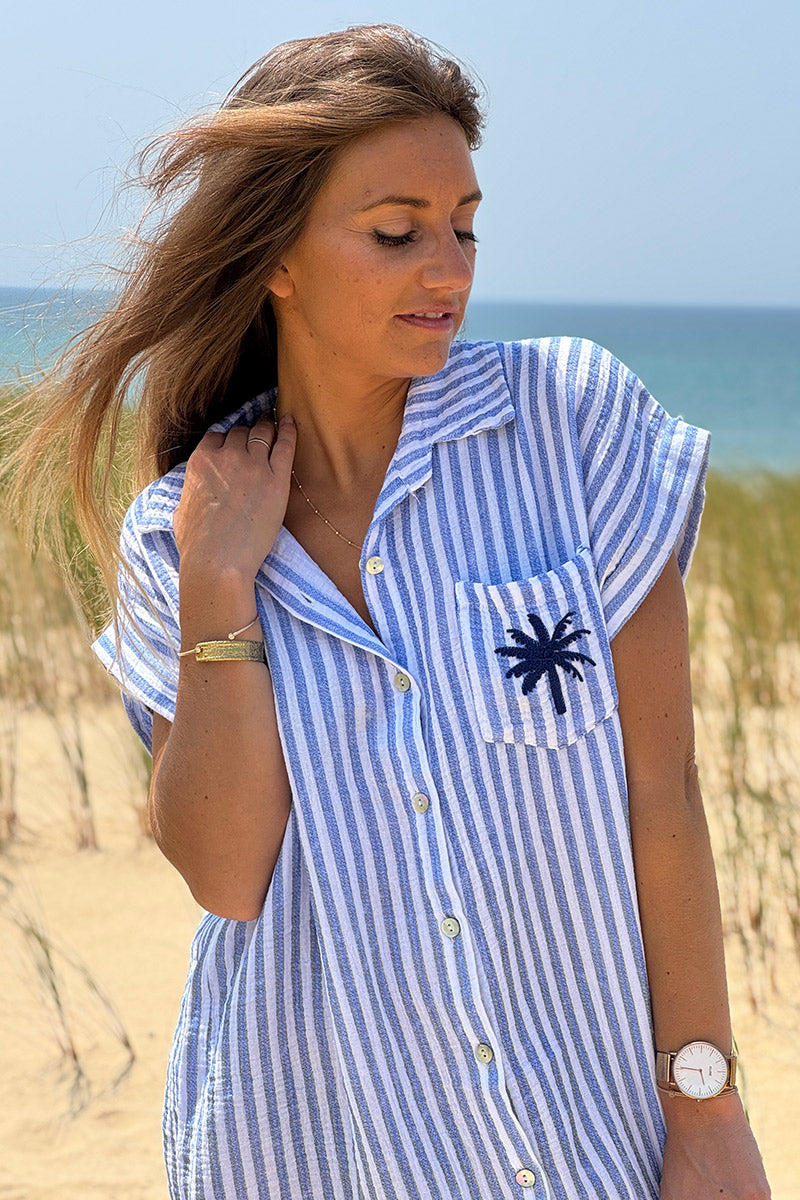 Robe en gaze de coton a rayures bleues broderie palmier éponge