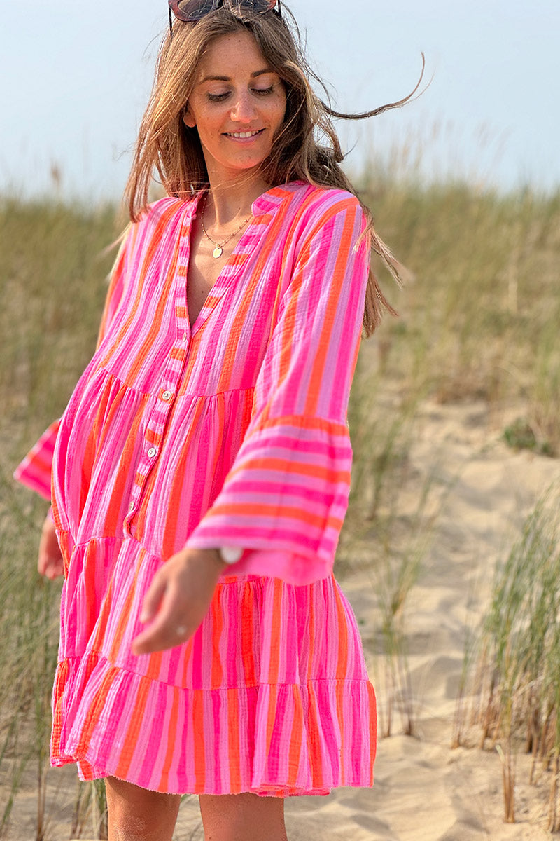 Robe en gaze de coton à volants imprimé rayures rose et orange fluo