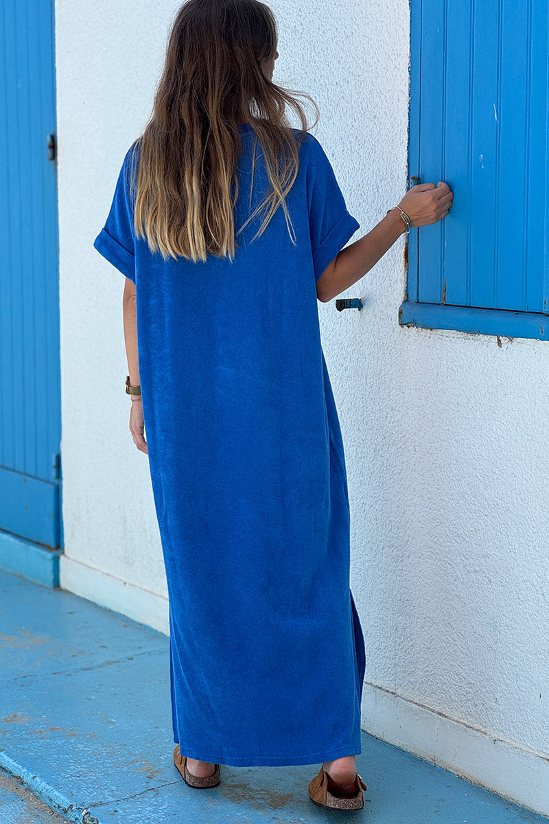Robe longue éponge bleu roi coupe t-shirt long et large col v