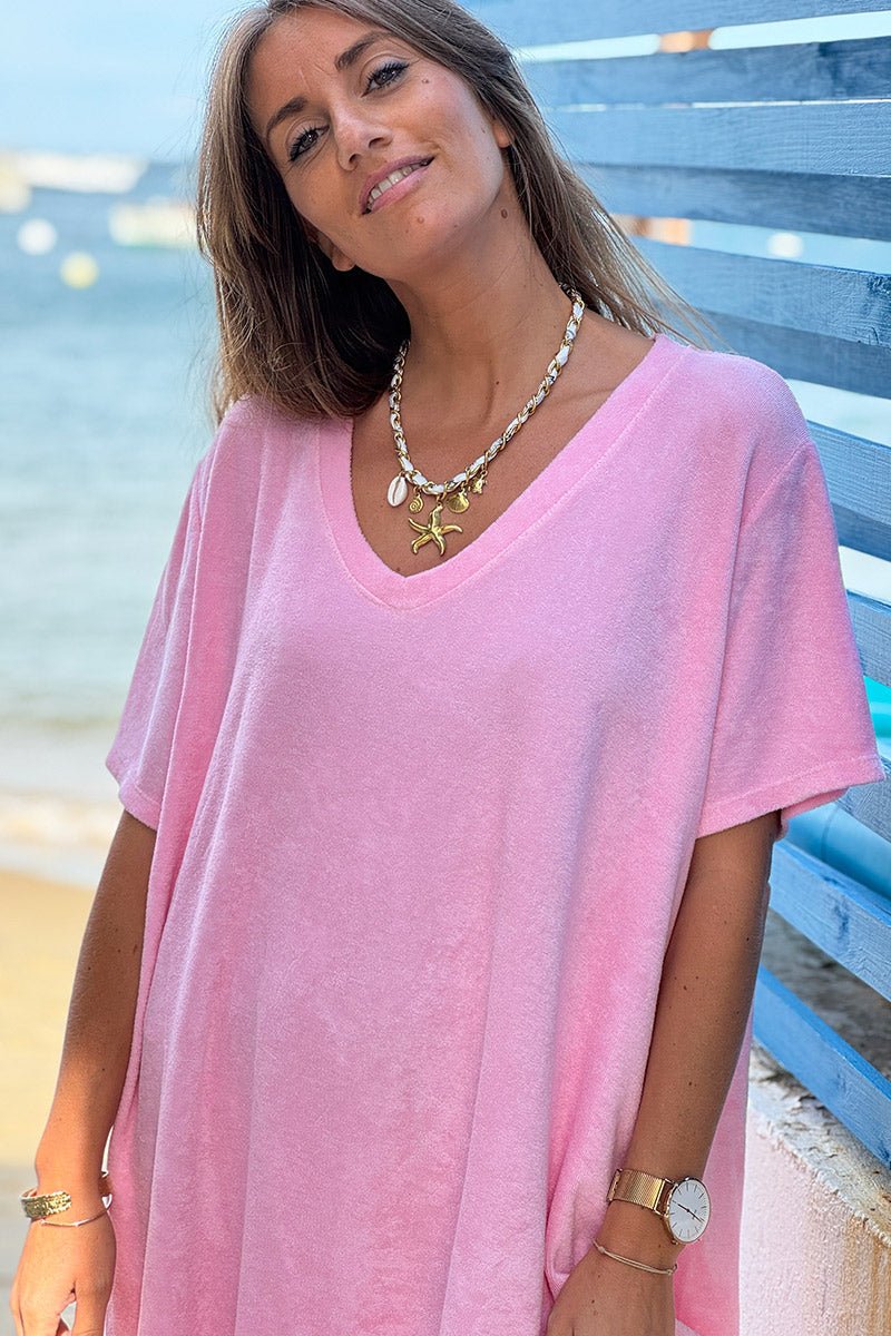 Robe éponge rose coupe t-shirt large col v