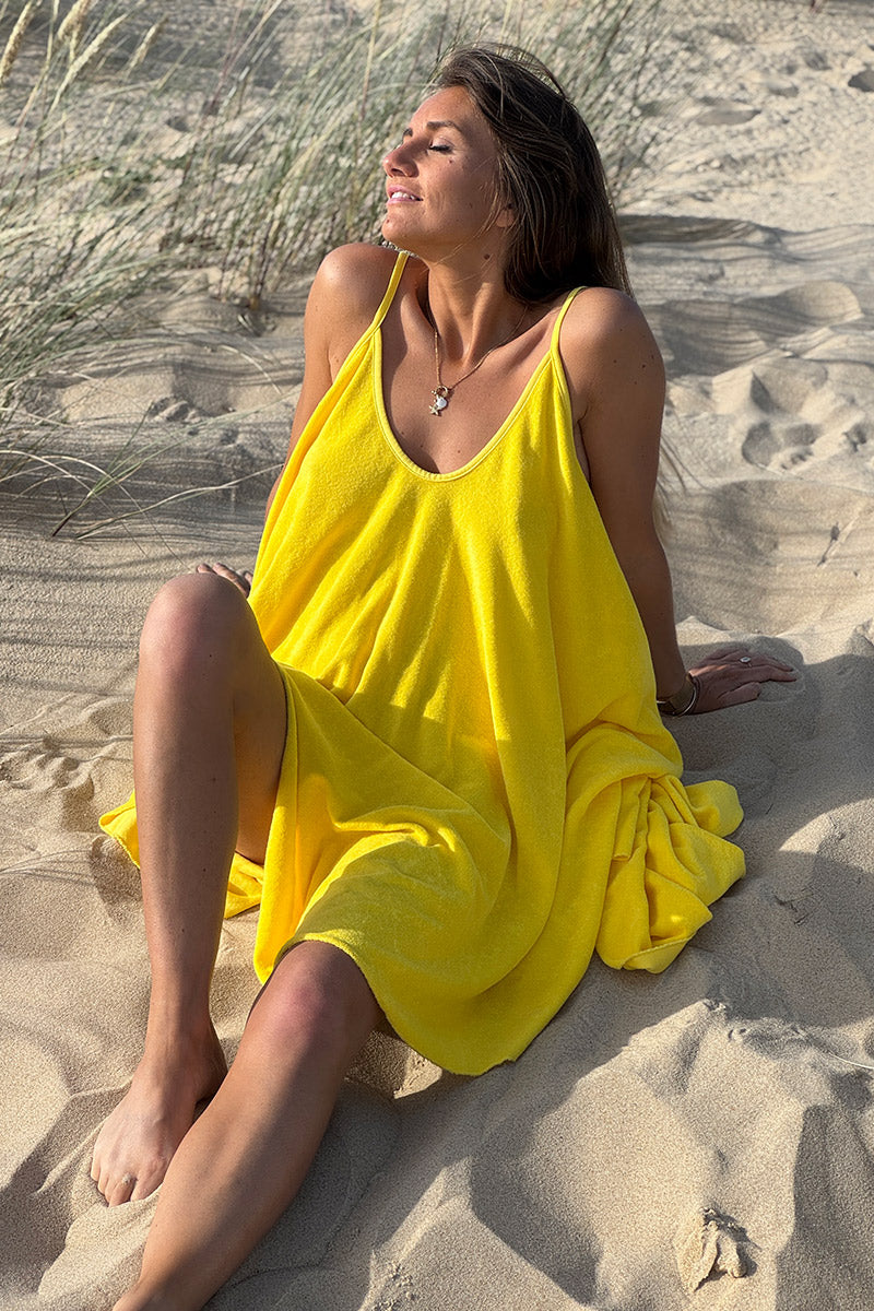 Robe jaune en éponge souple à bretelles