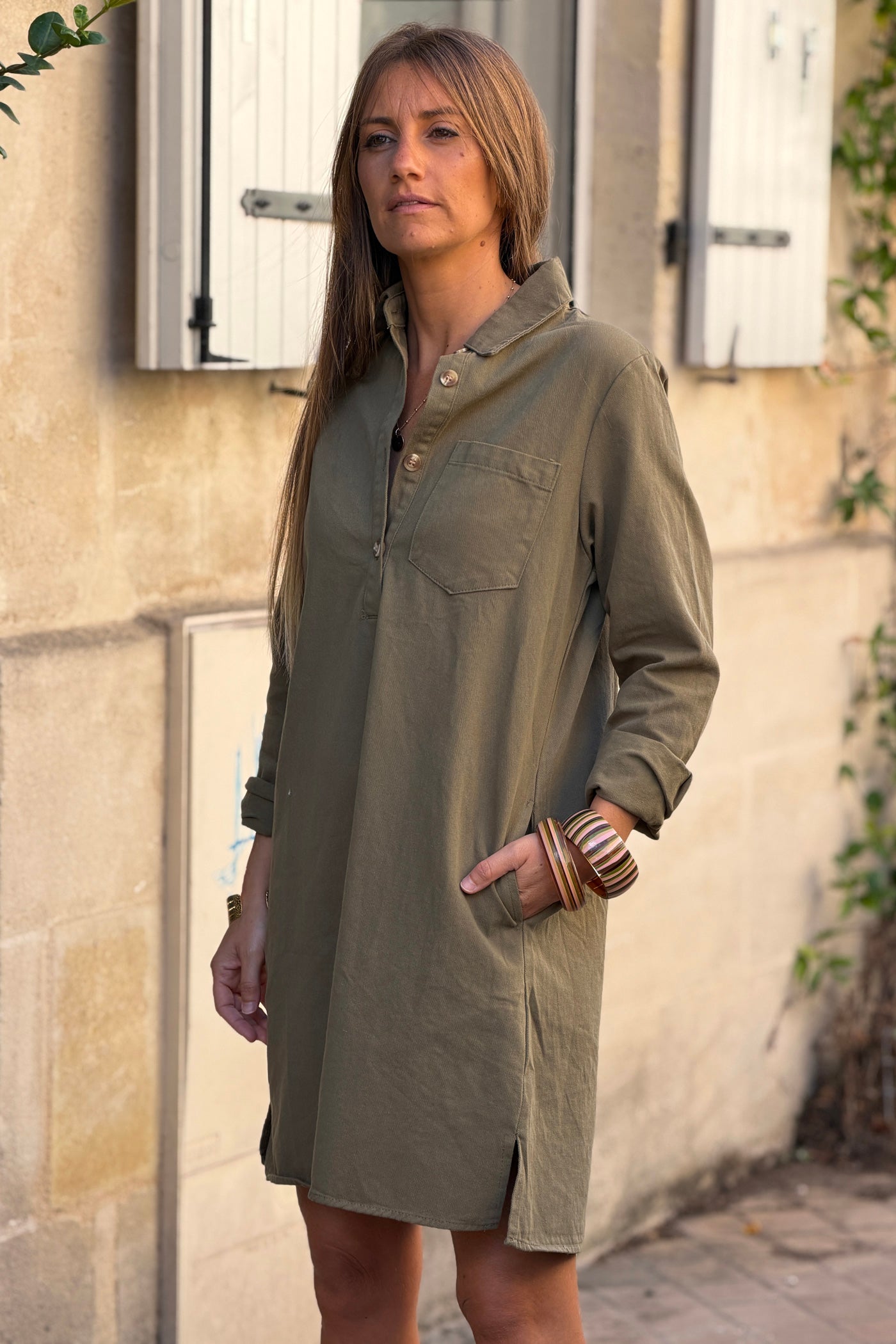 Robe kaki en toile de jean col avec boutons écaille