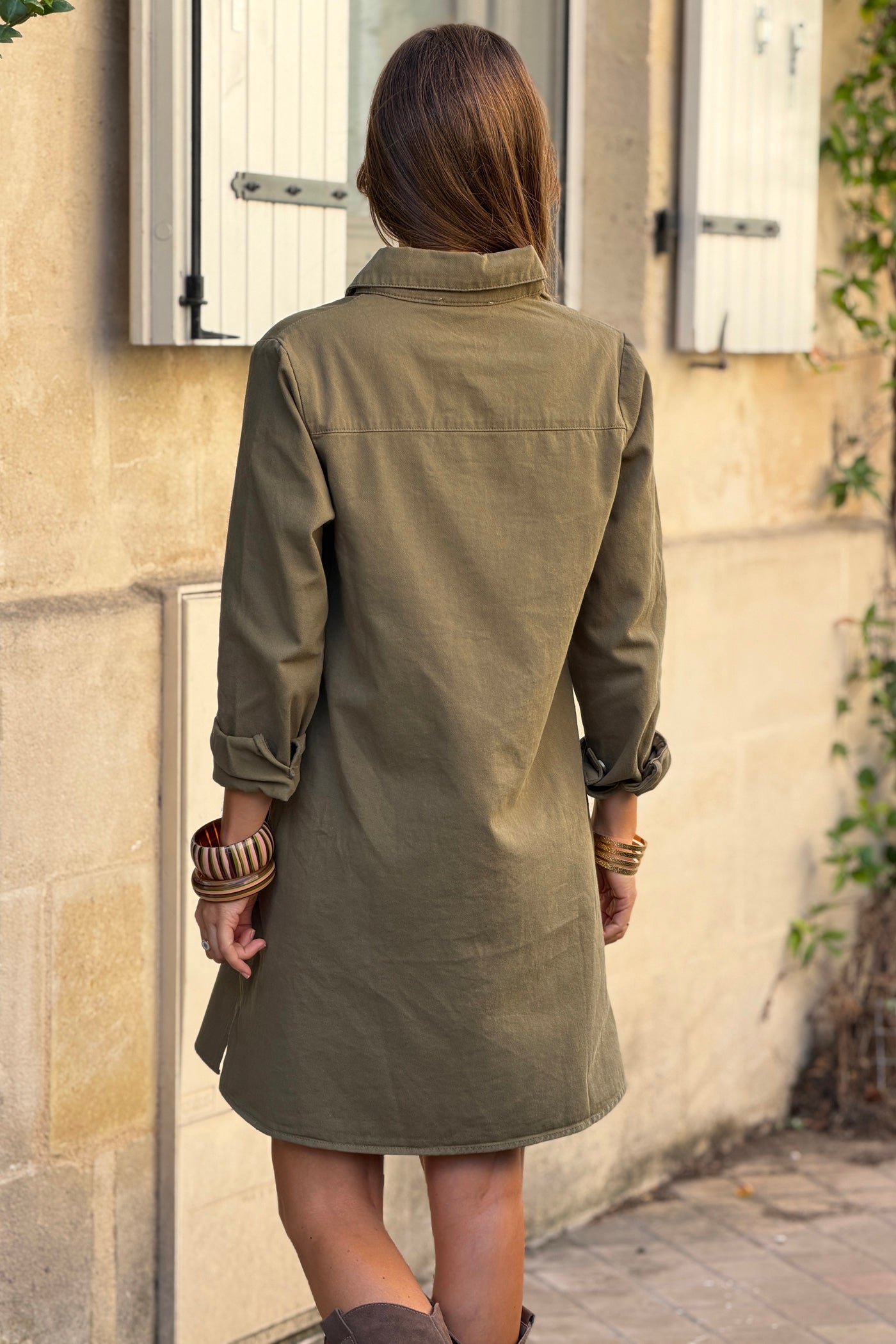 Robe kaki en toile de jean col avec boutons écaille