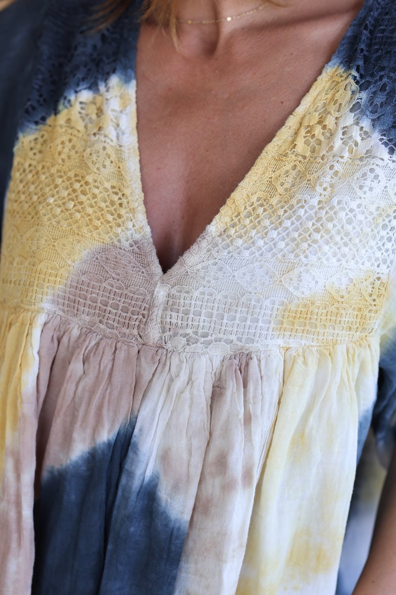 Robe large en coton col dentelle imprime tie and dye jaune et marine h148 (1)