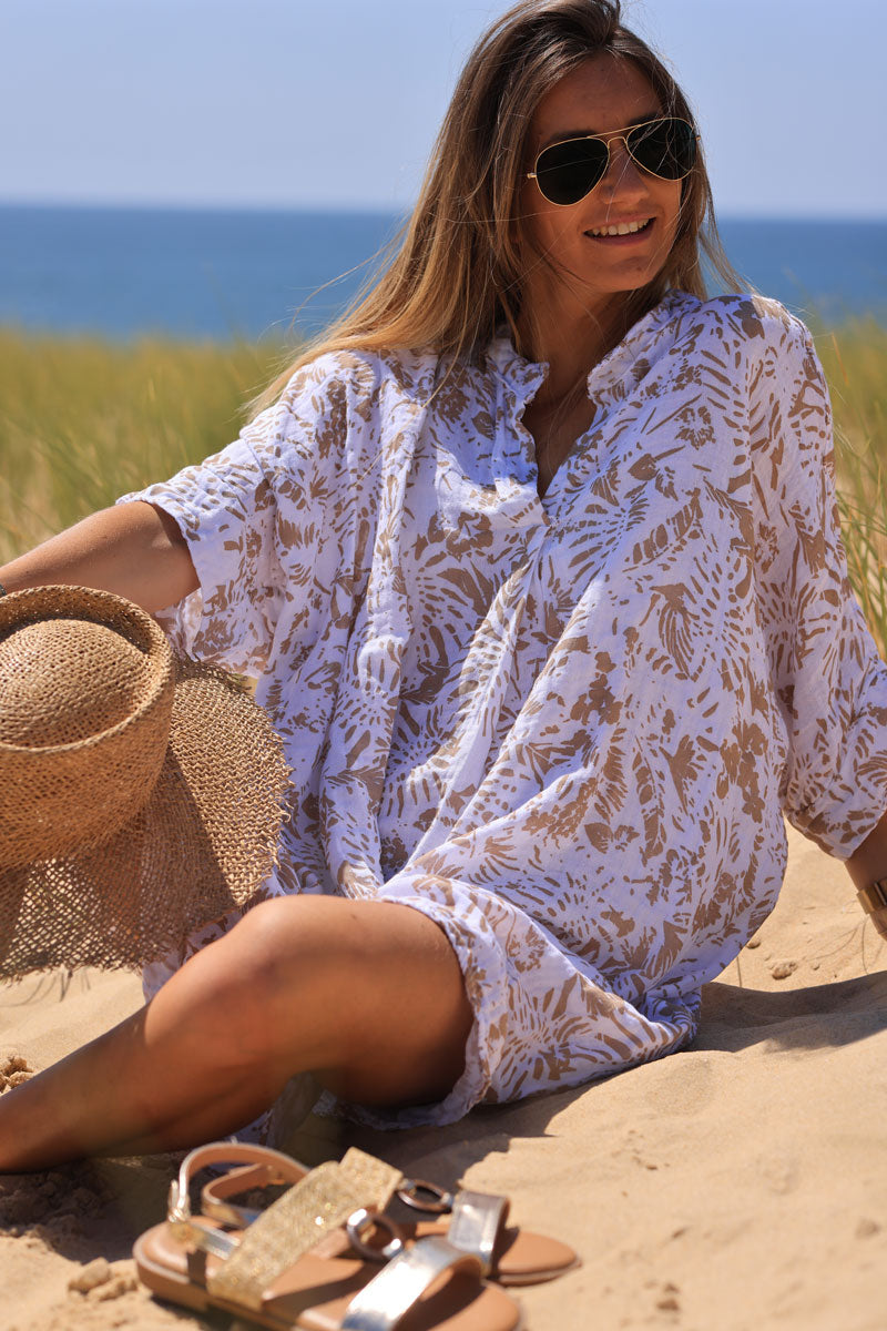 Robe large en coton col v imprimé des iles beige