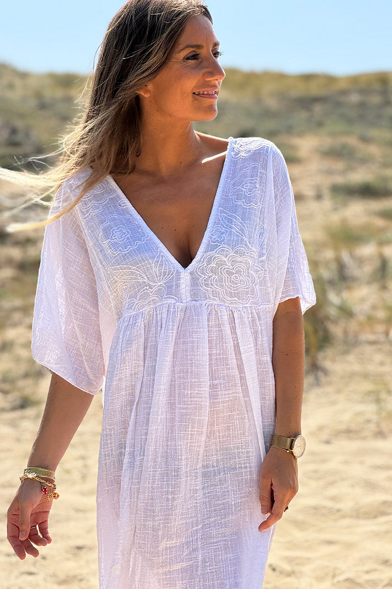 Robe légère blanc en coton haut broderie fine fleurs