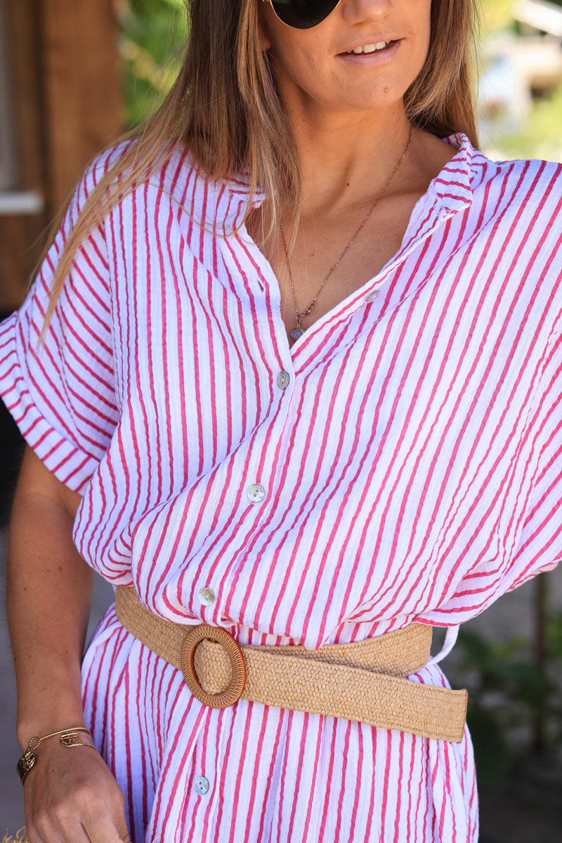 Robe longue à boutons en gaze de coton rayures verticales roses et ceinture style raphia
