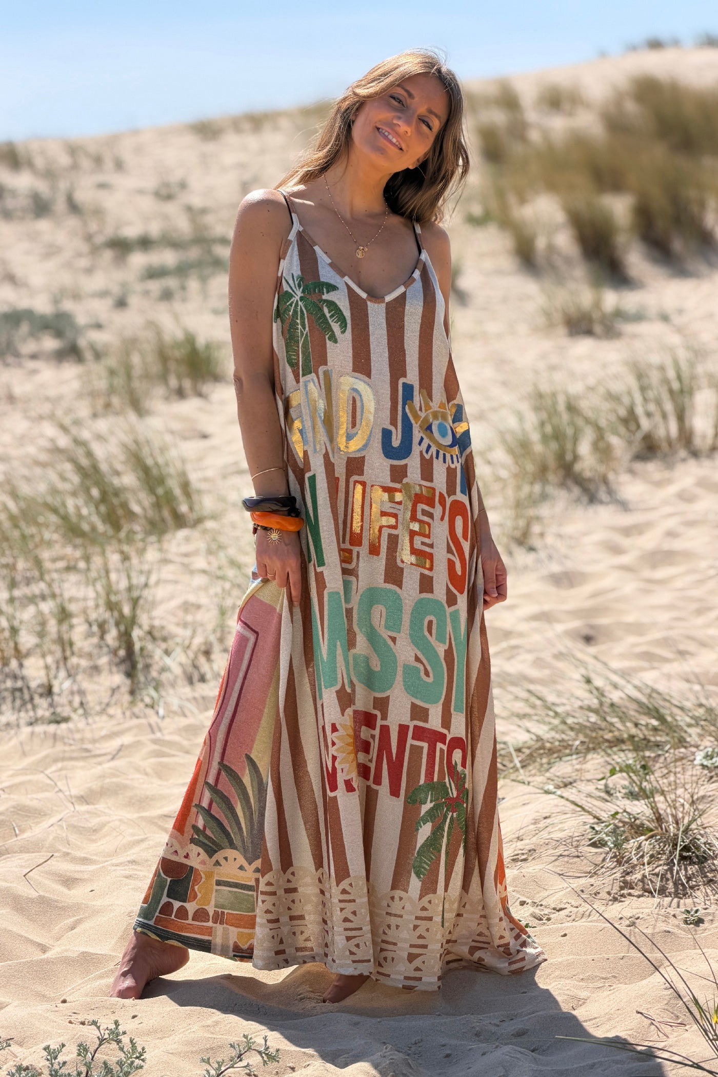 Robe longue à bretelles brillante lurex imprimé Marrakech rayures camel détails dorés