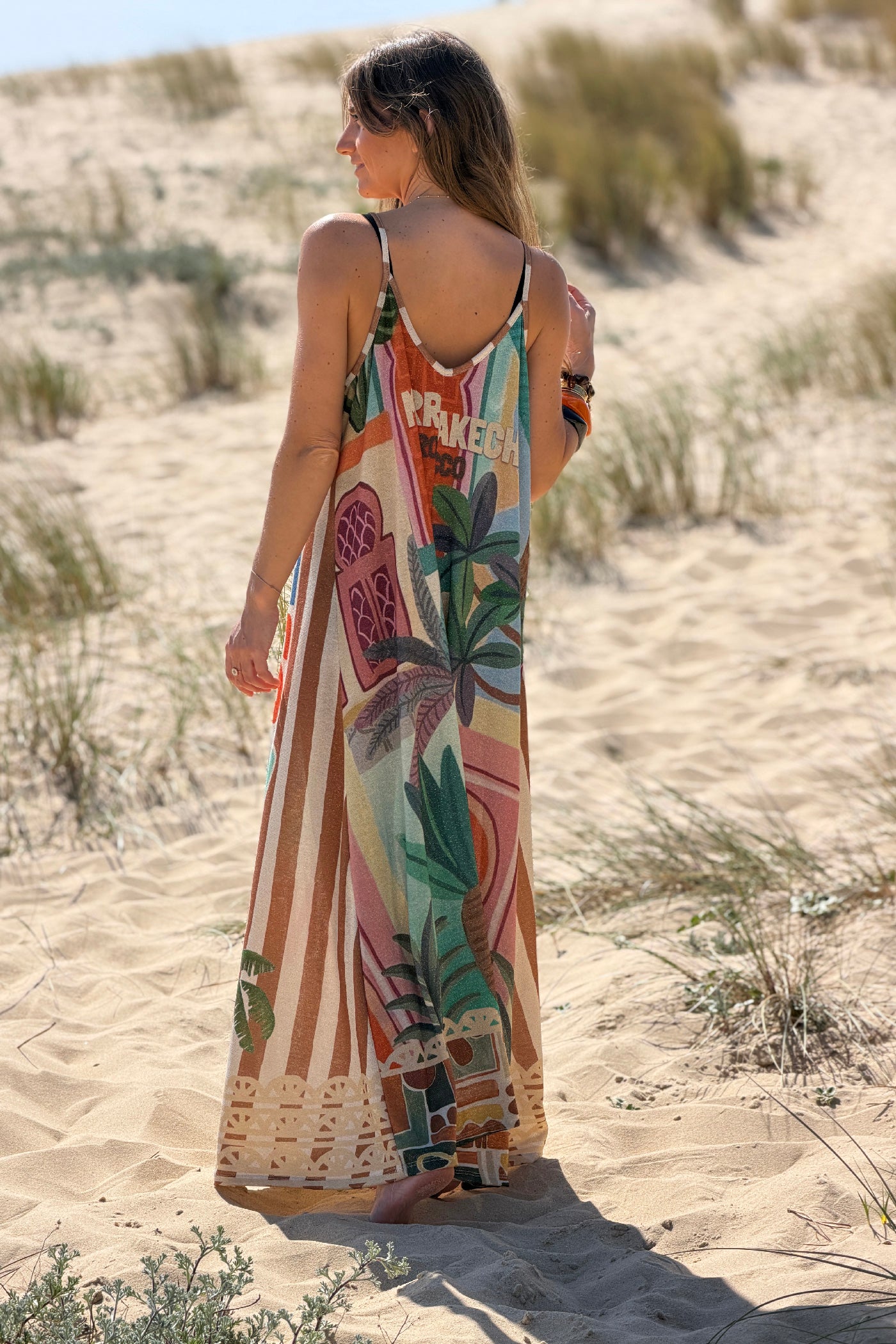 Robe longue à bretelles brillante lurex imprimé Marrakech rayures camel détails dorés