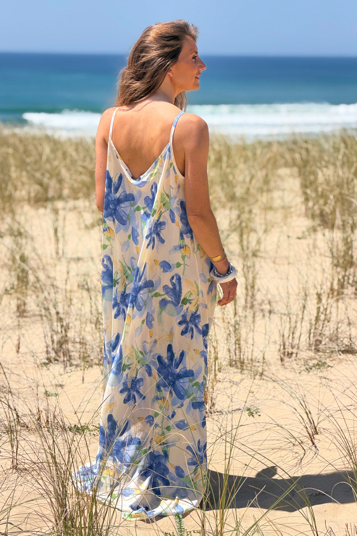 Robe longue à bretelles fluide imprimé fleurs bleues peinture aquarelle