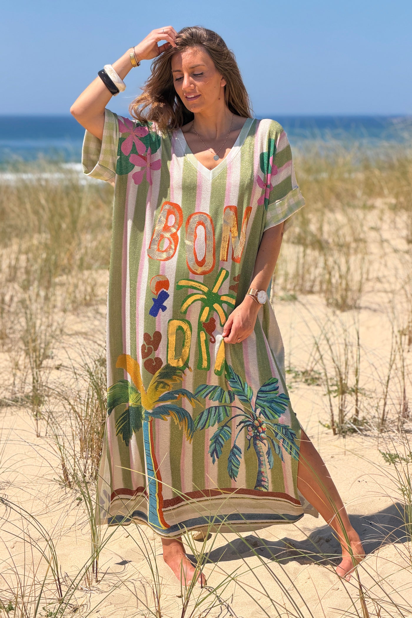 Robe longue brillante et large imprimé Bom Dia rayures vertes palmiers colorés