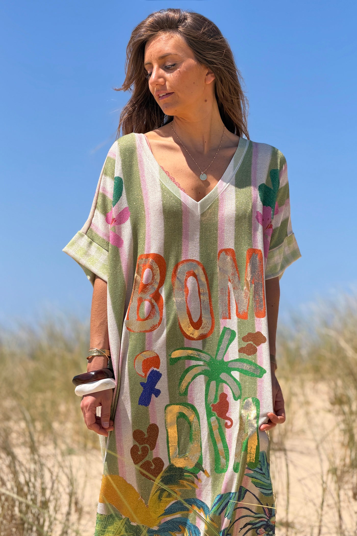 Robe longue brillante et large imprimé Bom Dia rayures vertes palmiers colorés