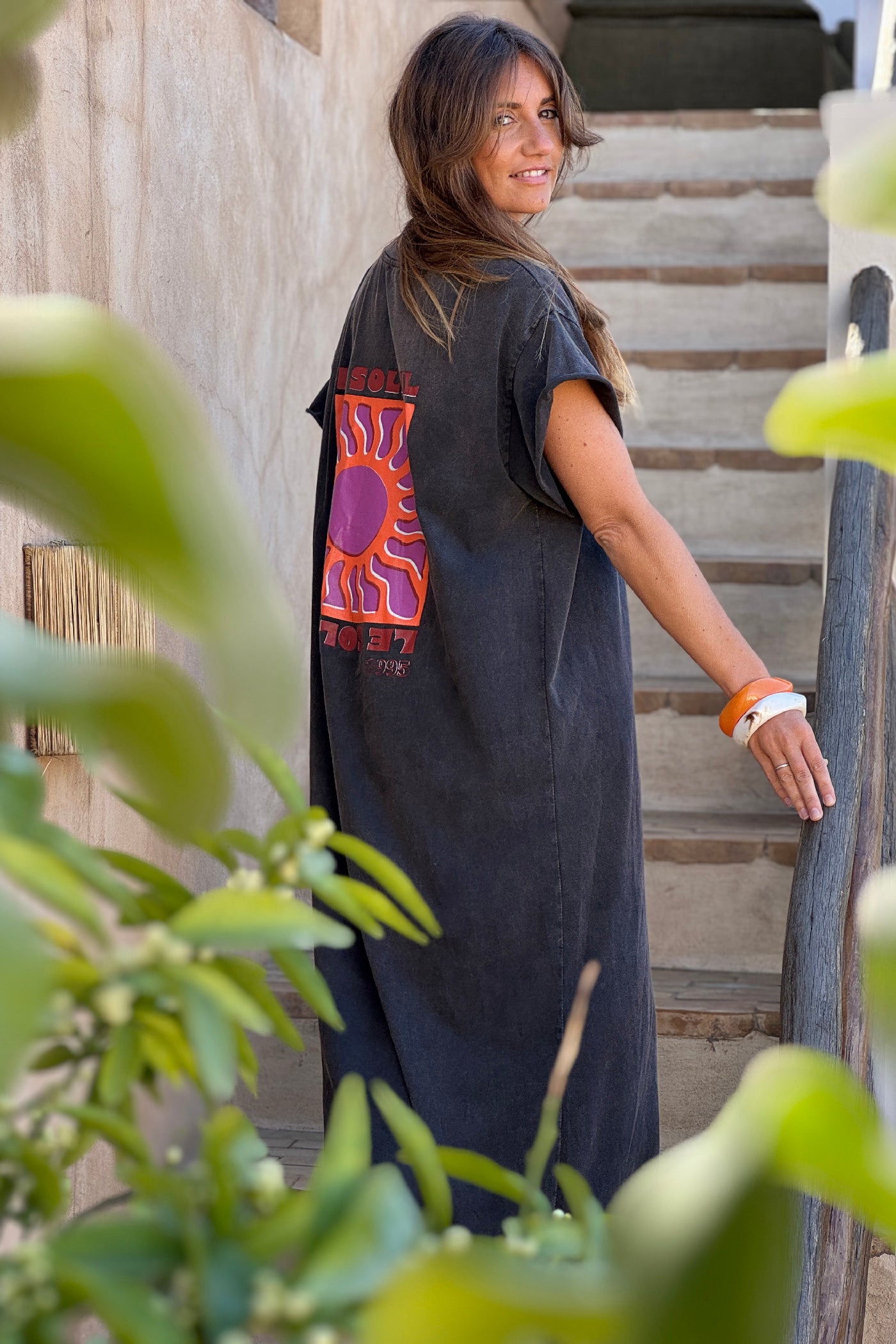 Robe longue confort gris délavé en coton stretch col v imprimé le soleil