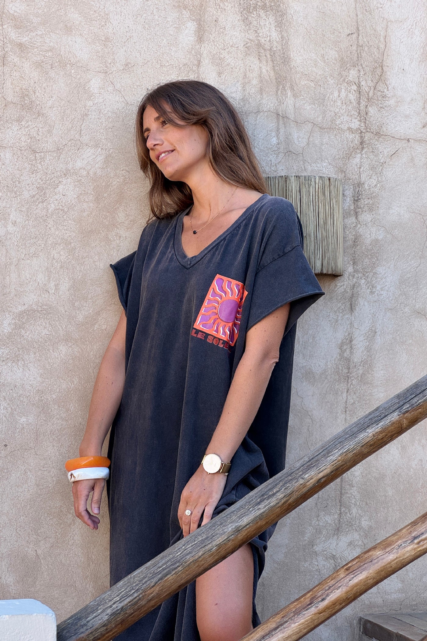 Robe longue confort gris délavé en coton stretch col v imprimé le soleil